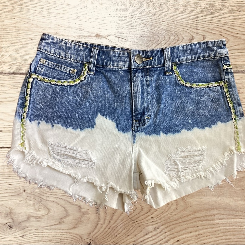 Free People Shorts Size 27 denim Raw Hem Embroidered Trim Ripped